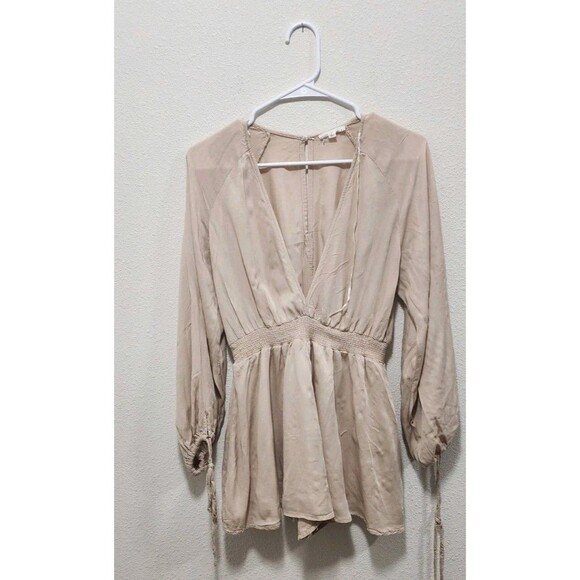 Cotton Candy Tan Romper Shorts  Sz M Night out Casual Minimalist Plunge Neckline - Picture 1 of 9